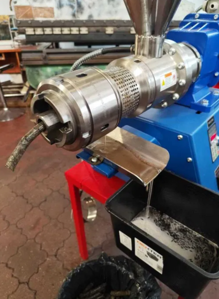 Presa ulei 3.1Kw 20-40 kg seminte procesate pe ora